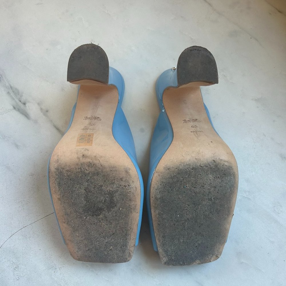 Coach Laurence Sandal - Picture 5 of 5